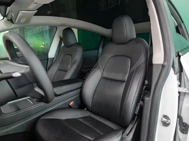 Tesla Model Y — Фото автомобиля 15
