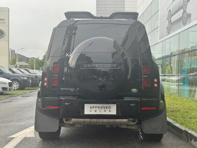 Land Rover Defender — Фото автомобиля 9