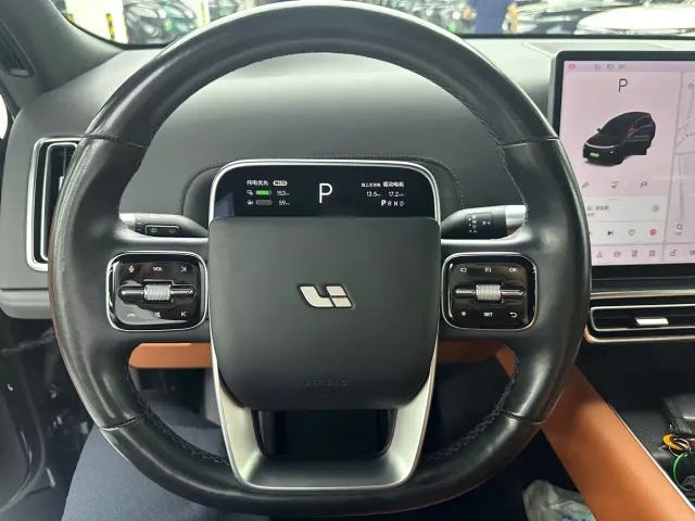 Li Auto L8 — Фото автомобиля 8