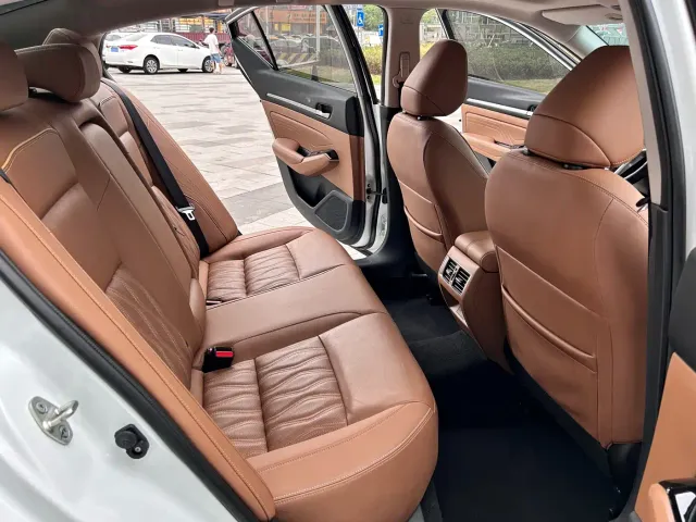 Nissan Teana — Фото автомобиля 12