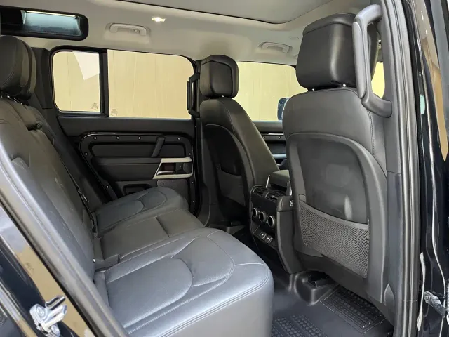 Land Rover Defender — Фото автомобиля 15