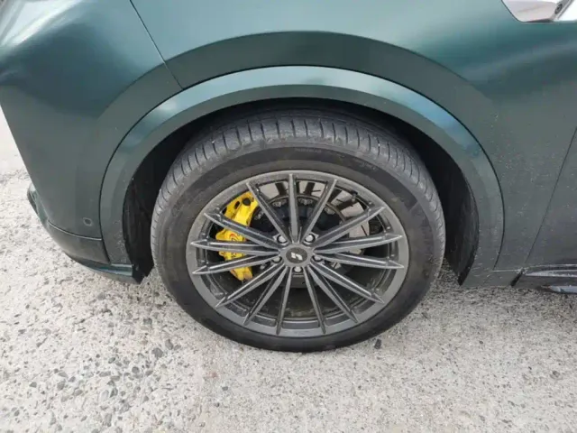 Li Auto L8 — Фото автомобиля 22