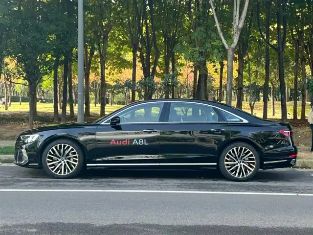 Audi A8 — Фото автомобиля 3