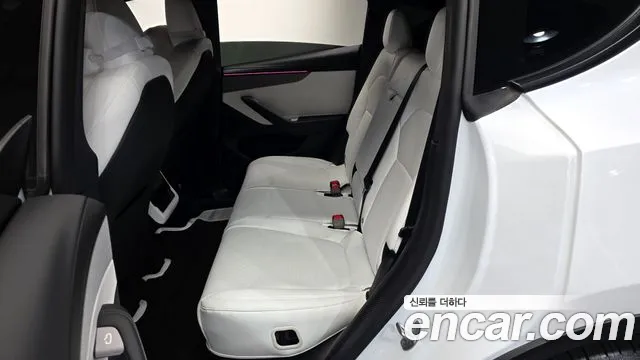 Tesla Model Y — Фото автомобиля 17