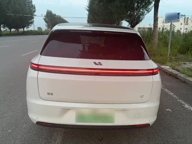 Li Auto L7 — Фото автомобиля 4