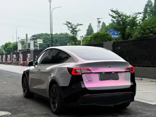 Tesla Model Y — Фото автомобиля 12