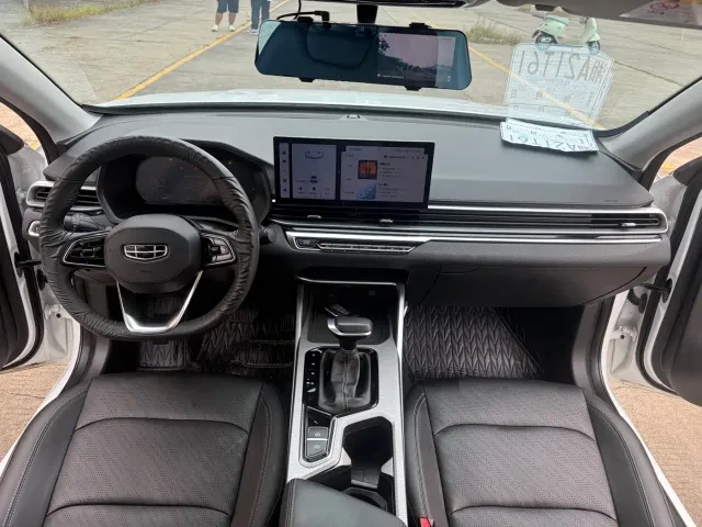 Geely Emgrand — Фото автомобиля 15