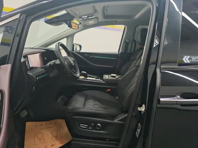 GAC Trumpchi M8 — Фото автомобиля 9