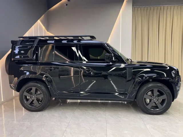 Land Rover Defender — Фото автомобиля 7