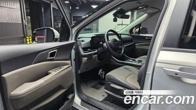 Kia Canival — Фото автомобиля 9
