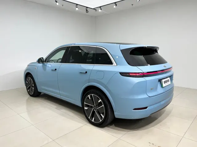 Li Auto L7 — Фото автомобиля 4