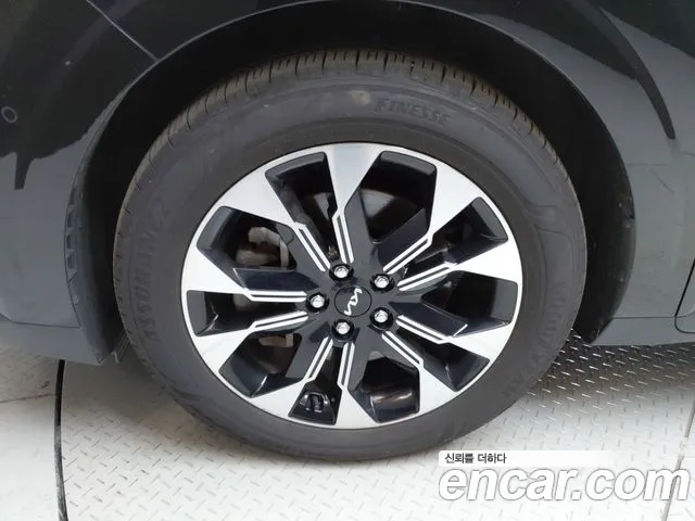 Kia Carnival Generation 4 — Фото автомобиля 5
