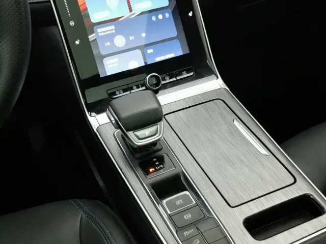 Roewe RX5 — Фото автомобиля 13