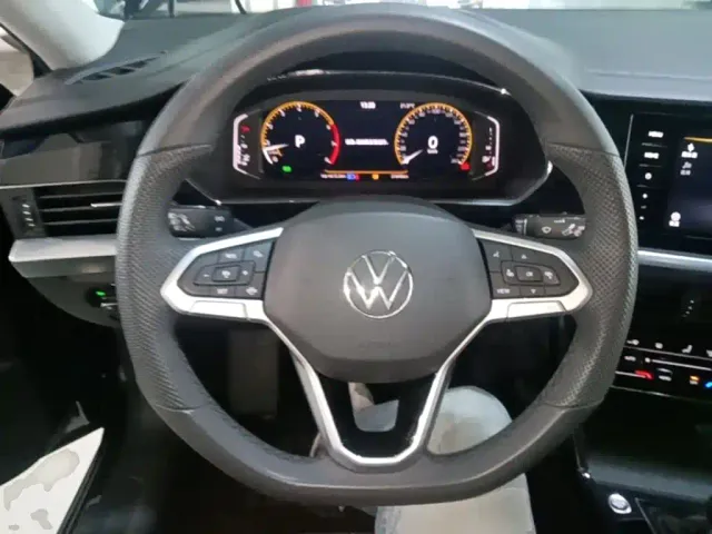 Volkswagen Passat — Фото автомобиля 3