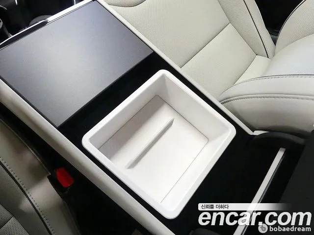 Tesla Model Y — Фото автомобиля 16
