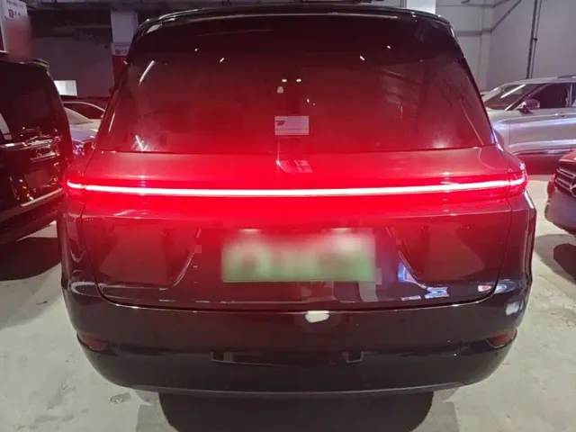 Li Auto L9 — Фото автомобиля 5