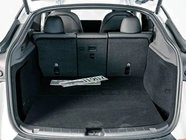 Tesla Model Y — Фото автомобиля 23