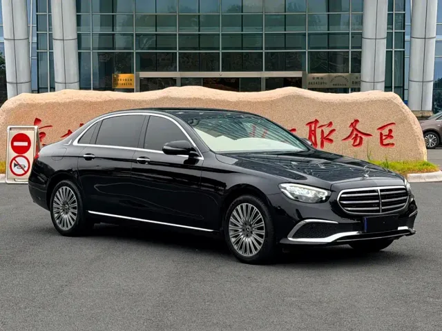 Mercedes-Benz E-Class — Фото автомобиля 3