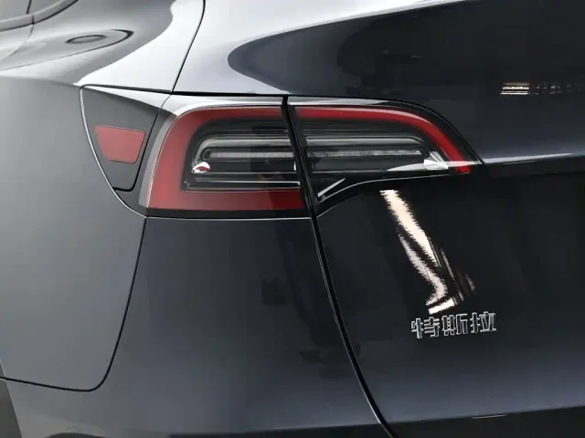Tesla Model Y — Фото автомобиля 7
