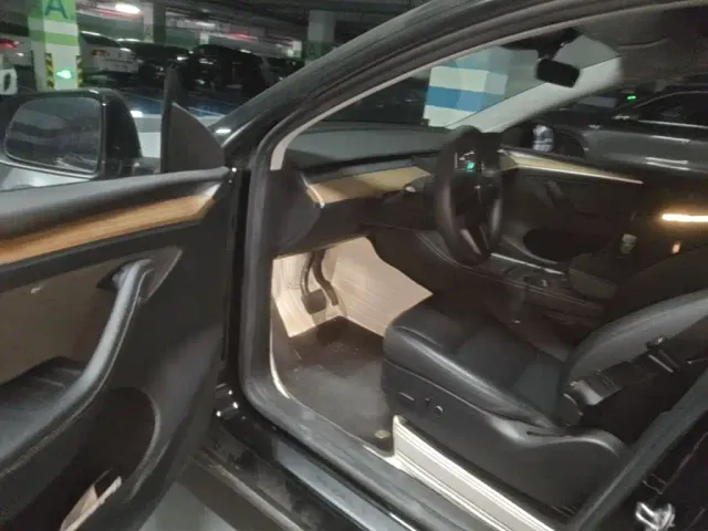 Tesla Model Y — Фото автомобиля 15