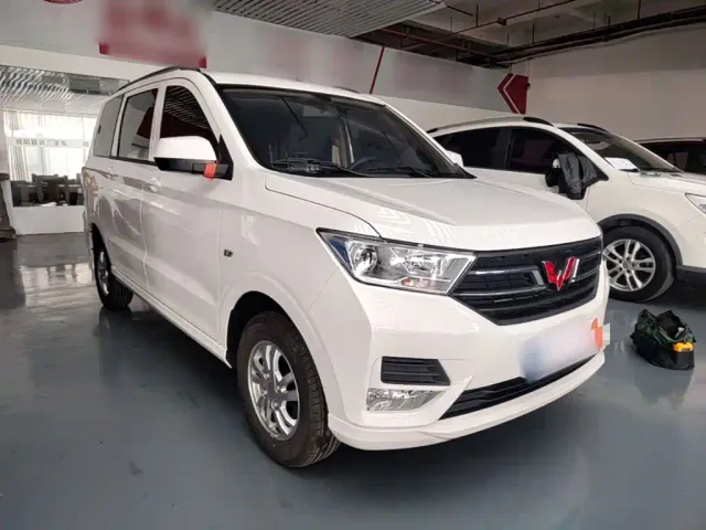 Wuling Hongguang — Фото автомобиля 3
