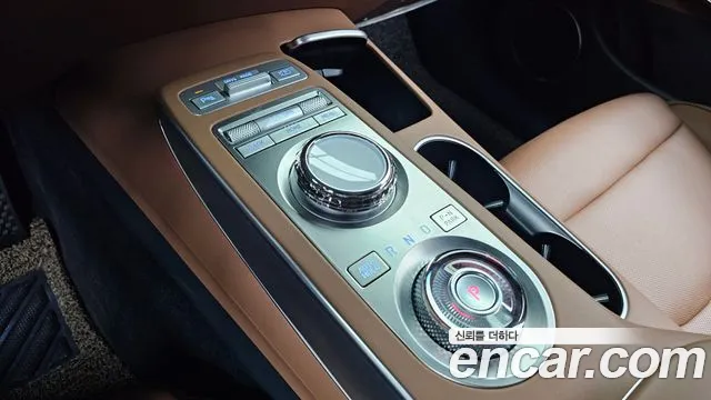Genesis GV70 — Фото автомобиля 9