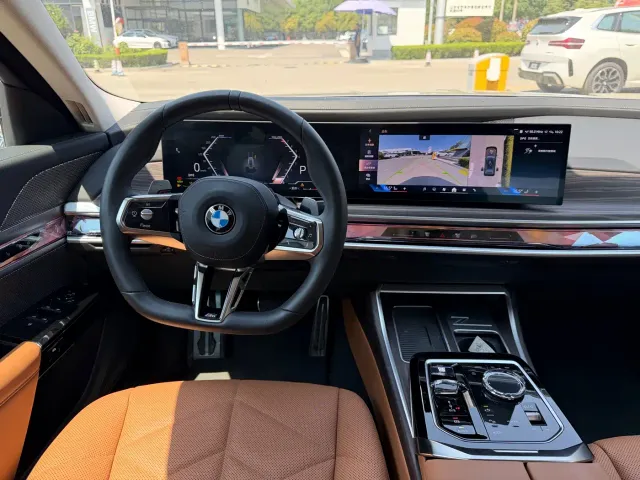 BMW 7 Series — Фото автомобиля 4