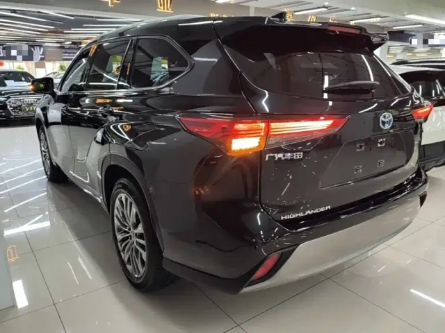 Toyota Highlander — Фото автомобиля 4