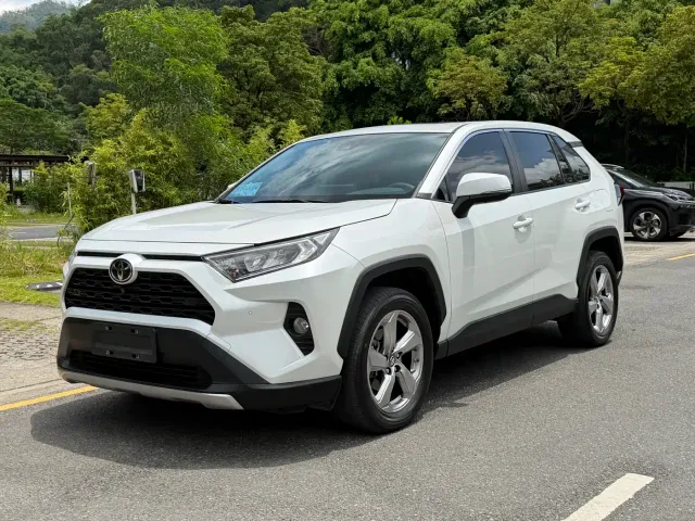 Toyota RAV4 — Фото автомобиля 3