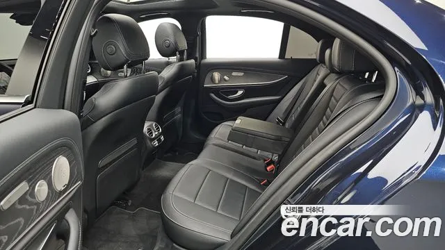 Mercedes-Benz E-Class — Фото автомобиля 26