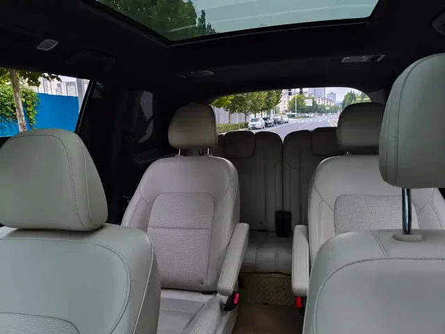 Li Auto ONE — Фото автомобиля 5