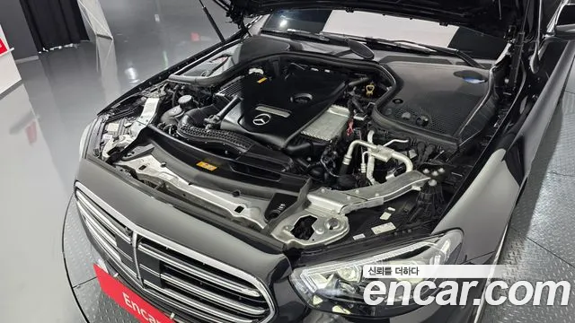 Mercedes-Benz E-Class — Фото автомобиля 5