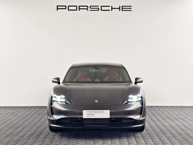 Porsche Taycan — Фото автомобиля 2
