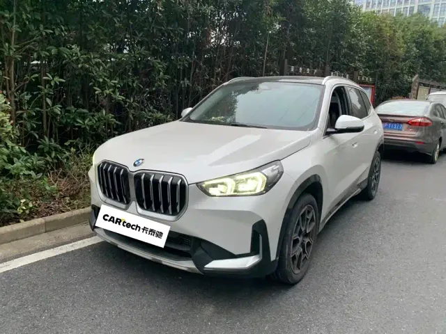 Фотография автомобиля — BMW X1