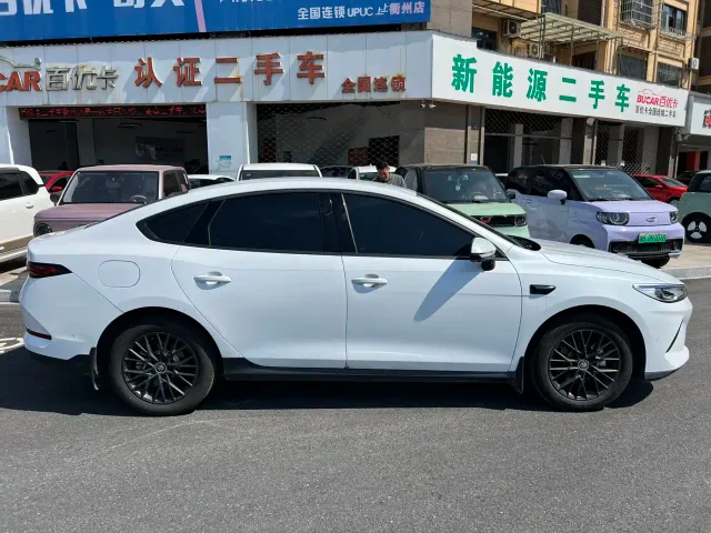 BYD Qin PLUS — Фото автомобиля 3