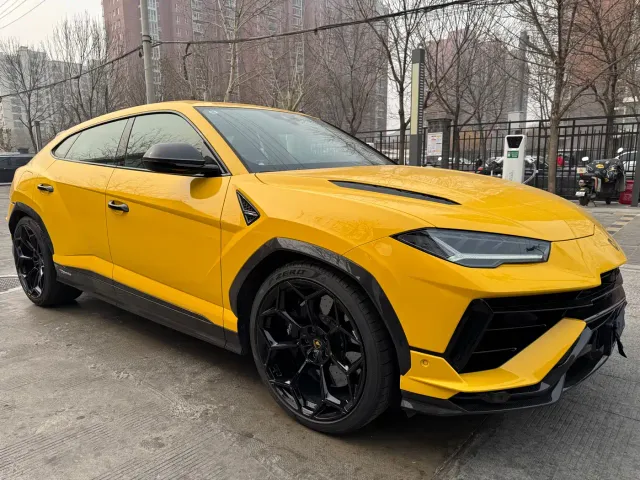 Lamborghini Urus — Фото автомобиля 3