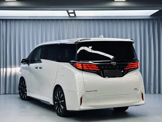 Toyota Alphard — Фото автомобиля 4