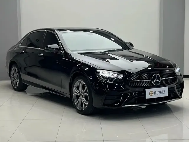 Mercedes-Benz E-Class — Фото автомобиля 3