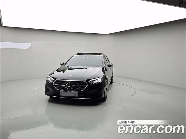 Фотография автомобиля — Mercedes-Benz E-Class