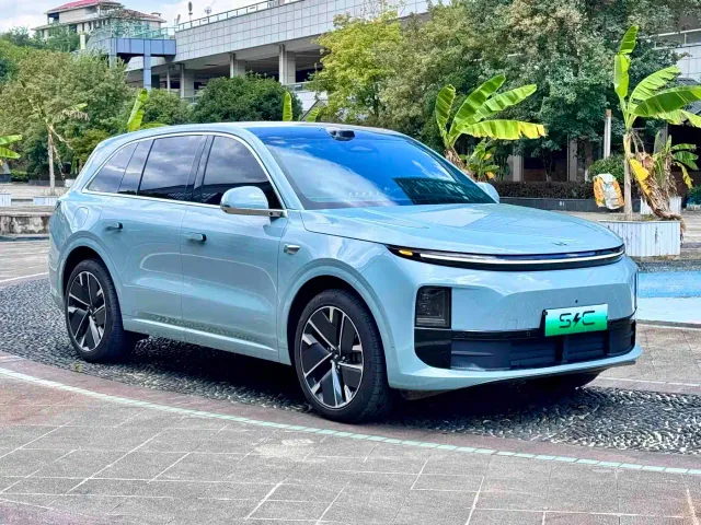 Li Auto L6 — Фото автомобиля 6