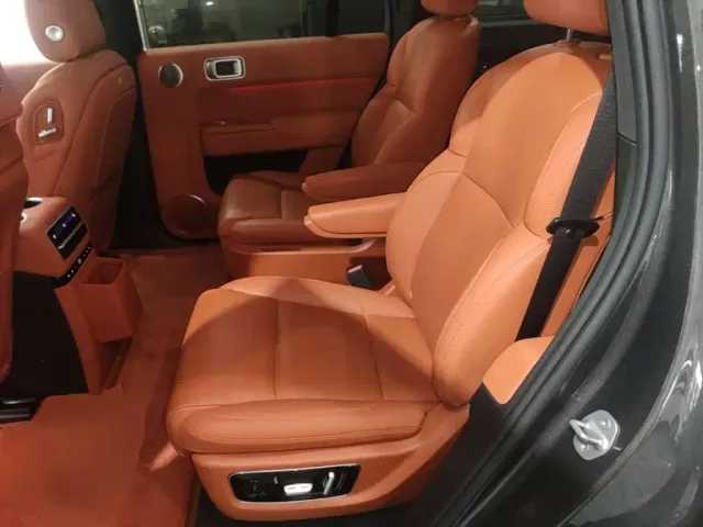Li Auto L9 — Фото автомобиля 16