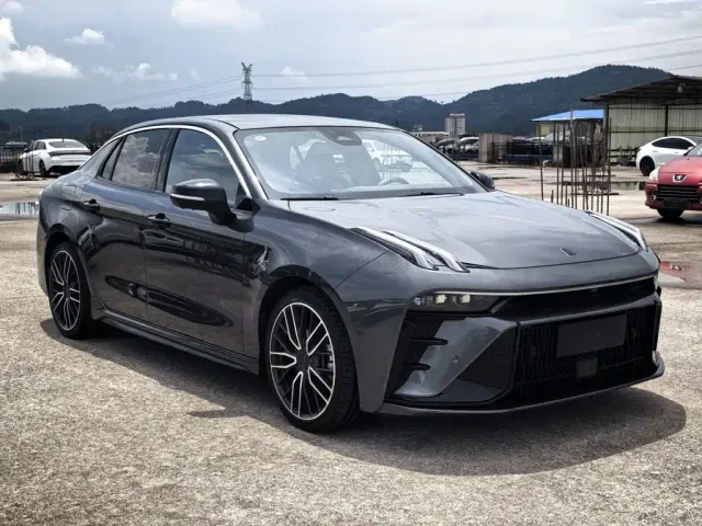Lynk & Co 03 — Фото автомобиля 7