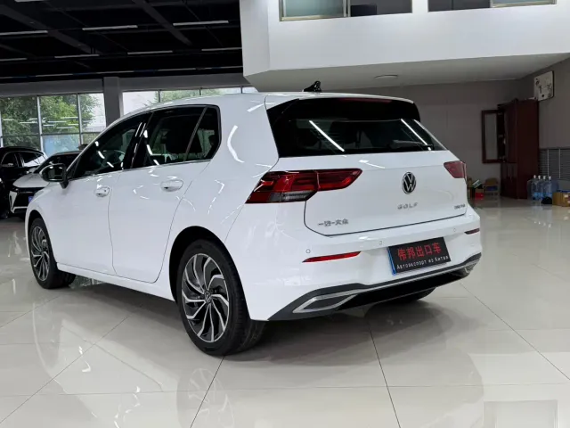 Volkswagen Golf — Фото автомобиля 4