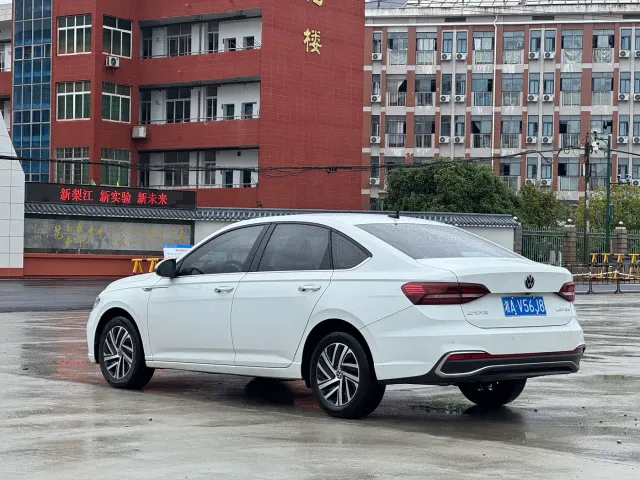 Volkswagen Lavida — Фото автомобиля 9