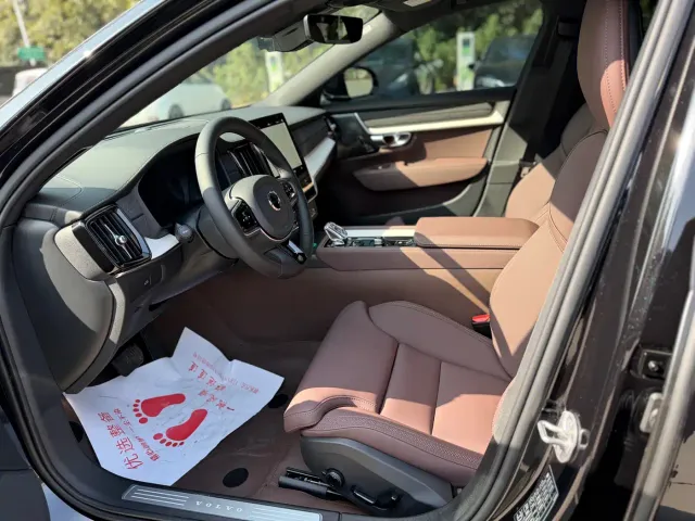 Volvo S90 — Фото автомобиля 7