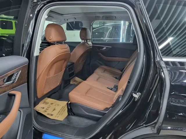Audi Q7 — Фото автомобиля 5