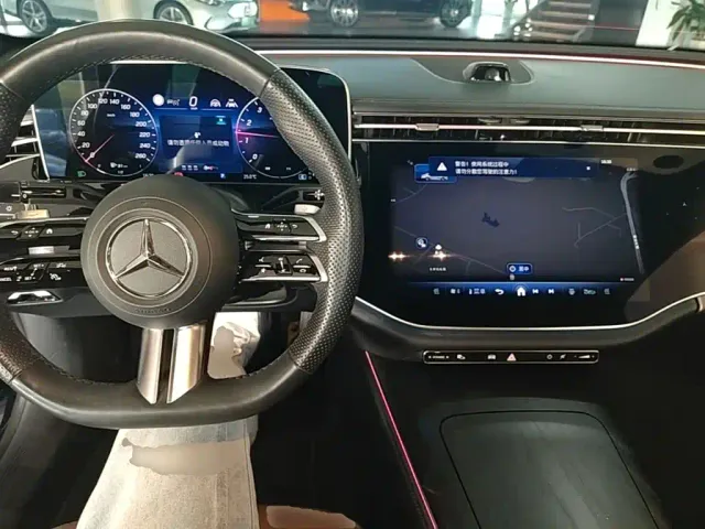 Mercedes-Benz E-Class — Фото автомобиля 13