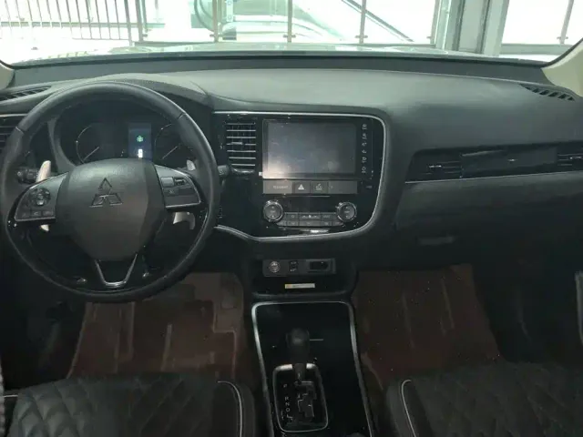 Mitsubishi Outlander — Фото автомобиля 12