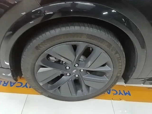 Li Auto L7 — Фото автомобиля 22