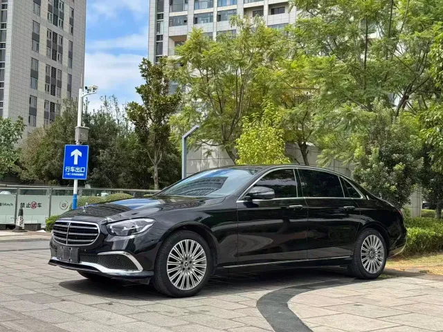 Фотография автомобиля — Mercedes-Benz E-Class